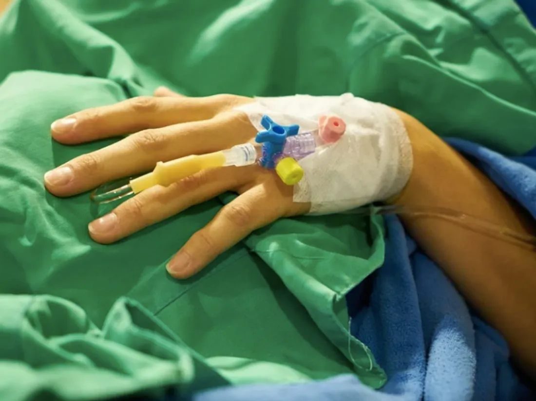 Un homme se réveille à la morgue